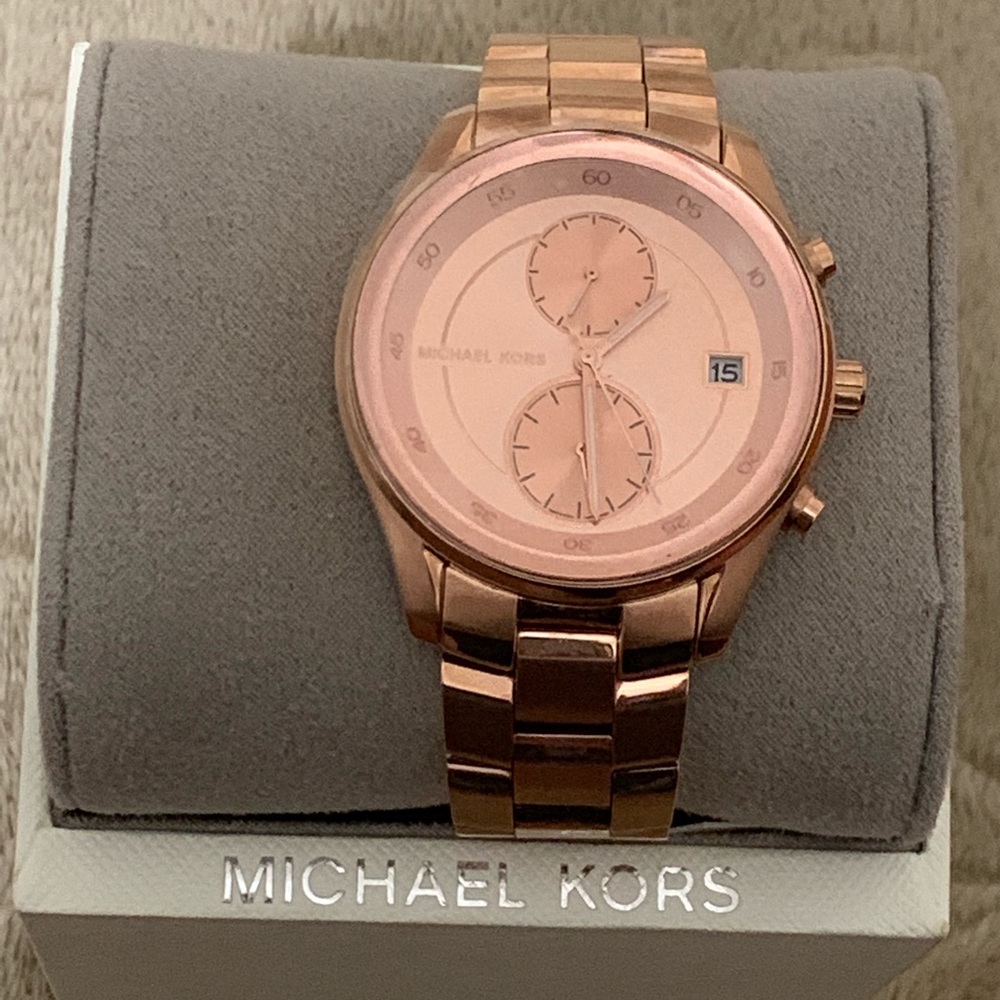 Michael Kors BRAND NEW WITH TAGS ROSEGOLD WATCH - Picture 2 of 2